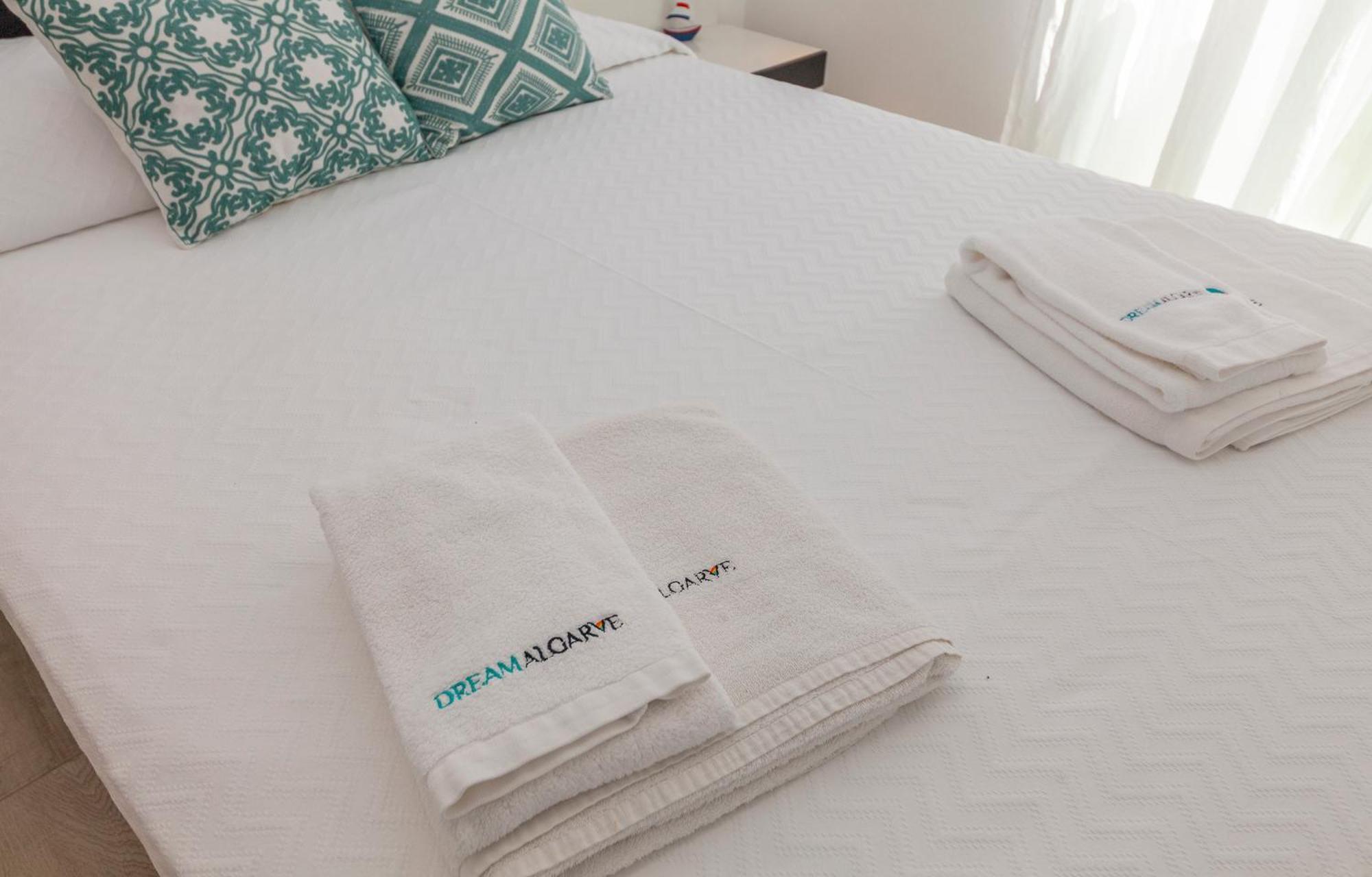 M - Martin & Tomas Guesthouse Lagos Room photo